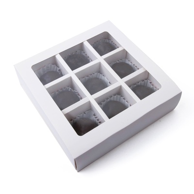 Коробка для 9 конфет, белая, 13.8×13.8×3.8 см
