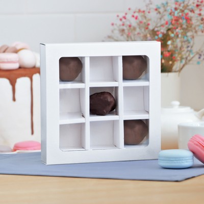 Коробка для 9 конфет 13.8×13.8×3.8 см
