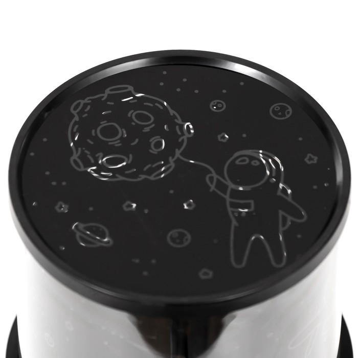 Ночник-проектор "Космонавт в космосе" LED USB/от батареек черный 10,8х10,8х11,5 см RISALUX - фото 1926527636