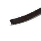 Уплотнитель щеточный самоклеящийся ТУНДРА, 7х8 мм, коричневый, 10 м. - Фото 2