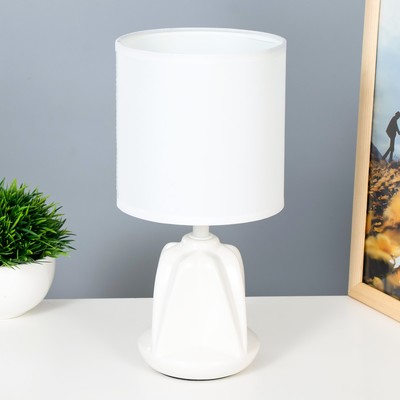 Настольная лампа "Лаура" Е14 40Вт белый 13х13х26,5 см