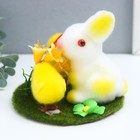 Фигурка пасхальная «Кролик и два цыплёнка на травке с цветком», 12×12×10.5 см - Фото 2