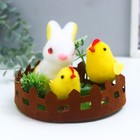 Сувенир пасхальный "Кролик и два цыплёнка на лужайке с цветами" 14х14х10,5 см - фото 1455638