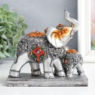 Сувенир полистоун "Слониха со слонёнком в попоне с ромбом" серебро 14х6,3х13,5 см - фото 26604274