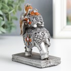 Сувенир полистоун "Слонёнок на слонихе" на подставке серебро 8х4х10 см - Фото 3