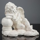 Фигура "Ангел на камне у шара" белый 27х22х30см - Фото 1