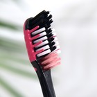 Зубная щётка «Смарт» Black средней жесткости, красный + зеленый, 2 шт. (комплект 2 шт) - фото 24477251