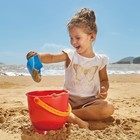 Игрушки для песочницы Hape, красное ведёрко и синий совок - Фото 3