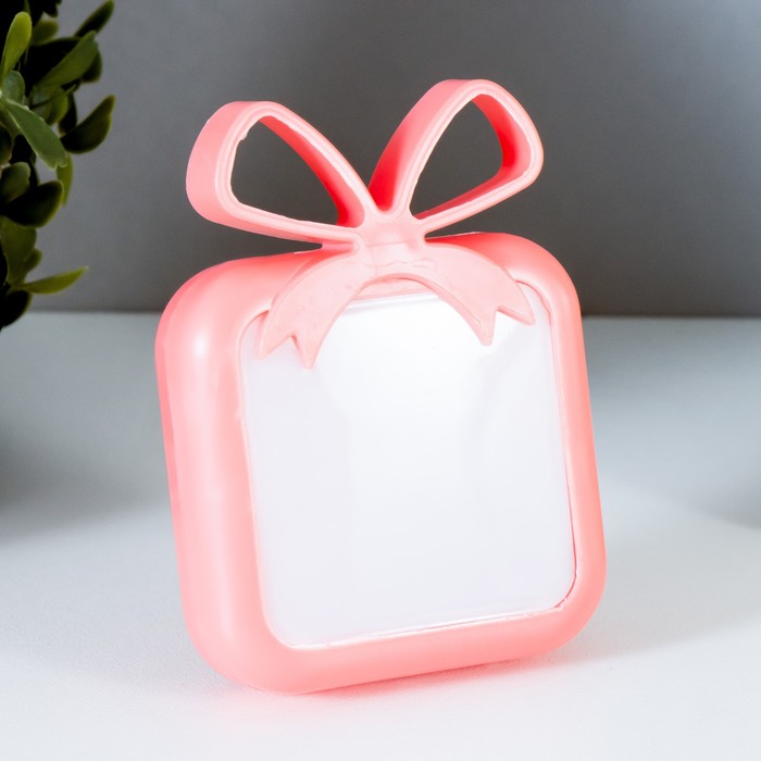 Ночник "Подарок" 4xLED розовый 6,5х5,5х9 см RISALUX - фото 1906124509