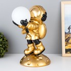 Ночник "Космонавт" LED от батареек золото 16х16х30,5 см - фото 3024559