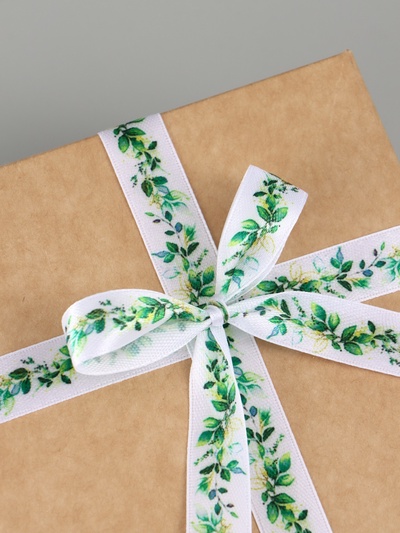 Лента атласная «Весенние листочки», 15 мм × 18 ± 1 м, цвет белый