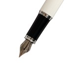 Ручка подарочная перьевая, в кожзам футляре, корпус белый с серебром - фото 6746220