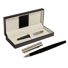 Ручка подарочная перьевая в кожзам футляре, корпус черный с серебром - фото 2342980
