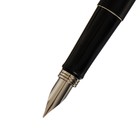 Ручка подарочная перьевая в кожзам футляре, корпус черный с серебром - Фото 4