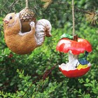Подвесная кормушка для сада и дачи "Красное яблоко с птичкой" из полистоуна, 14см, маленькая - фото 9815935
