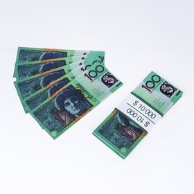 Пачка купюр "100 австралийских долларов"
