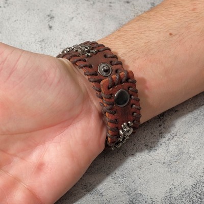 Браслет кожаный «Череп» с костями, коричневый с серебром, 20 см