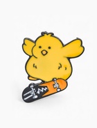 Значок «Цыплёнок» на скейте, цветной в чёрном металле - Фото 1