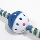 Дразнилка для кошек "Двойной пушок", с шариком и сизалевой обмоткой, 32 см, синяя/белая - Фото 4