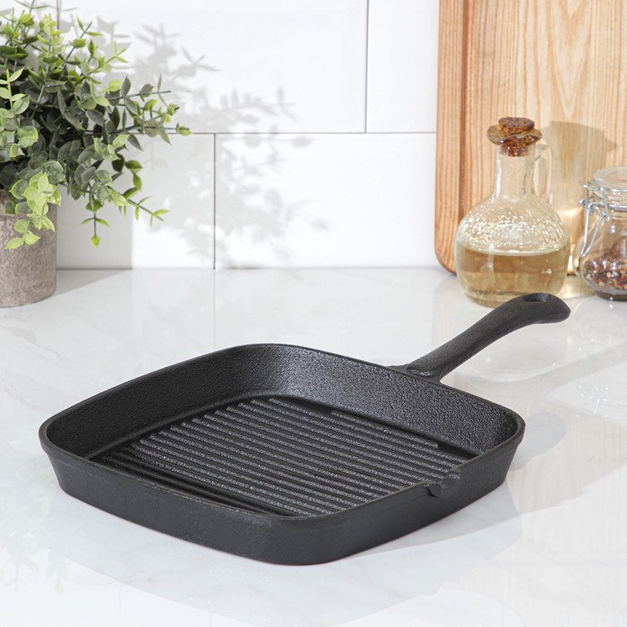 Сковорода гриль чугунная Доляна «Квадрат», 23×23 см, со сливом и ручкой, цвет чёрный - Фото 1