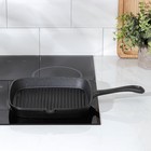 Сковорода гриль чугунная Доляна «Квадрат», 23×23 см, со сливом и ручкой, цвет чёрный - Фото 6