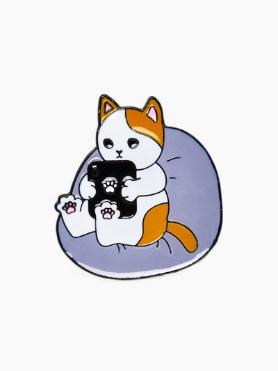 Значок «Котик» с планшетом, цветной в чёрном металле
