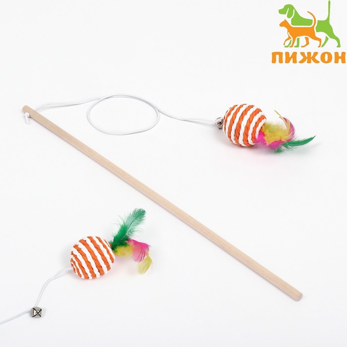 Дразнилка-удочка с плетёным шариком и цветными перьями на деревянной ручке, оранжевый - Фото 1