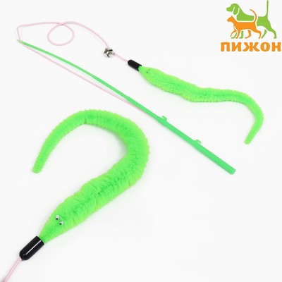Дразнилка-удочка «Червячок на рыбалке» с бубенчиком, 30 см, зелёная