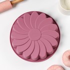 Форма для выпечки «Ромашка», 23×23×4,5 см, цвет сиреневый - фото 25273336