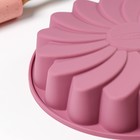 Форма для выпечки «Ромашка», 23×23×4,5 см, цвет сиреневый - фото 25273337