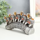 Сувенир полистоун "Пять слонов на бивне с цветами" серебро 17х4х8 см - Фото 2