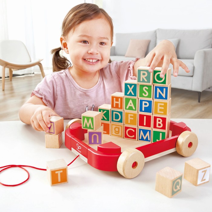 Игрушечная детская деревянная каталка-тележка с кубиками и английским алфавитом (26 кубиков)   93201 - фото 1907608905