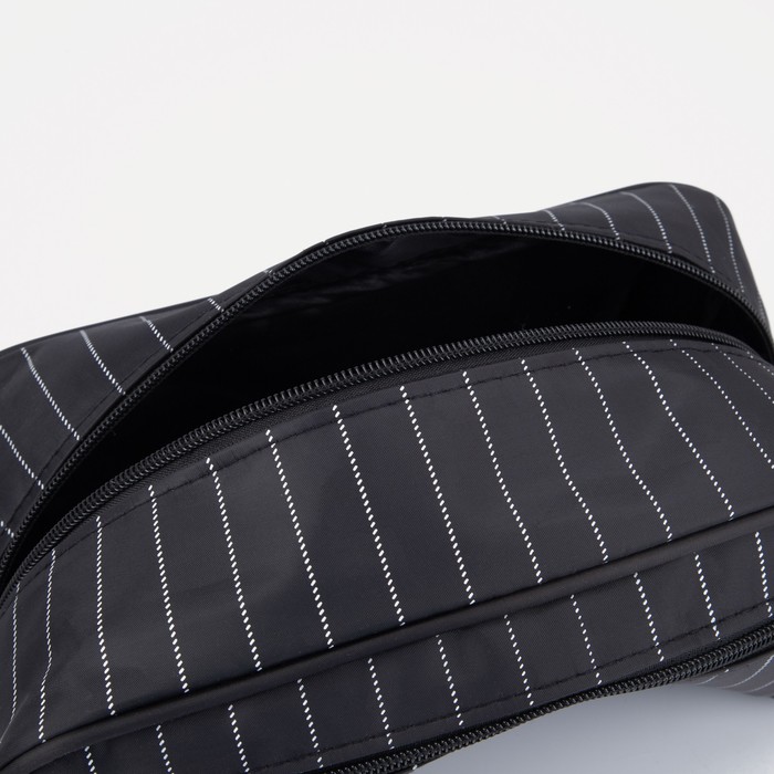 Косметичка на молнии, наружный карман, цвет чёрный 32801