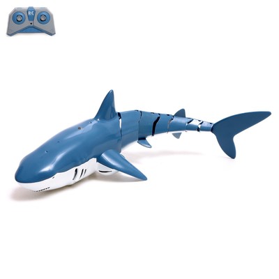 УЦЕНКА Акула радиоуправляемая «Белая», плавает, брызгает водой, работает от аккумулятора, синяя