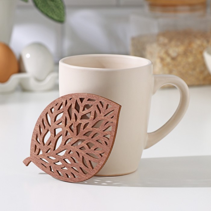 Подставка деревянная под горячее «Листочек», 9×9 см, коричневая - Фото 1