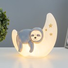 Ночник "Ленивец" LED от батареек бело-серый 8,5х19х18,5 см RISALUX - фото 21994024