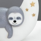 Ночник "Ленивец" LED от батареек бело-серый 8,5х19х18,5 см RISALUX - фото 21994026