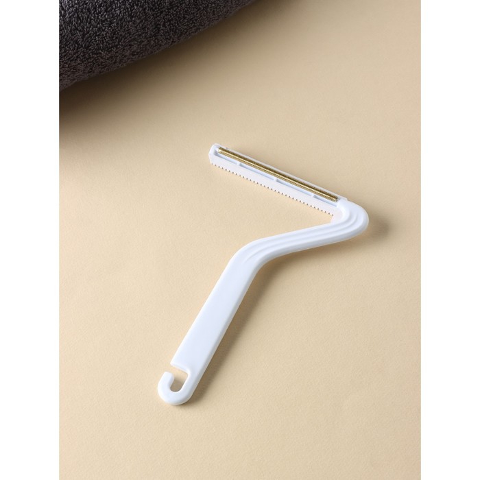 Скребок для чистки одежды, ковров, мебели Доляна, двусторонний, металл, пластик, 10.8×16.5 см - Фото 1