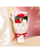 Премиальный букет из красно-белых мыльных роз, 3 шт. - Фото 4