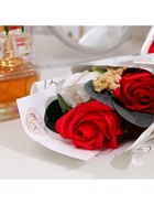 Премиальный букет из красно-белых мыльных роз, 3 шт. - Фото 6