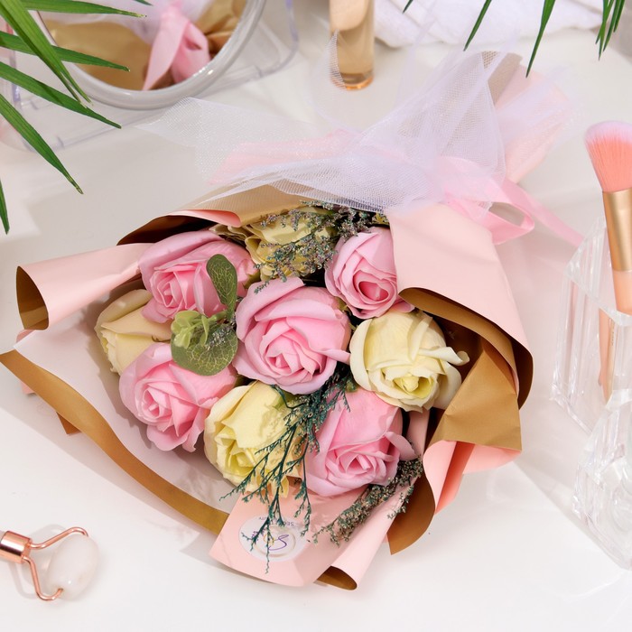 Премиальный букет из розово-желтых мыльных роз, 9 шт - фото 1906173569