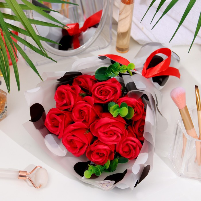 Премиальный букет из красных мыльных роз, 11 шт - фото 1906173580