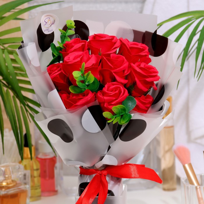 Премиальный букет из красных мыльных роз, 11 шт - фото 1906173582