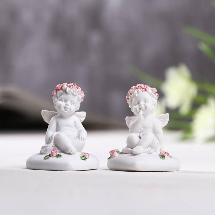 Фигурка полистоун «Ангелок сидит на сердце в венке из роз», 3.5×3×4 см, МИКС - Фото 1