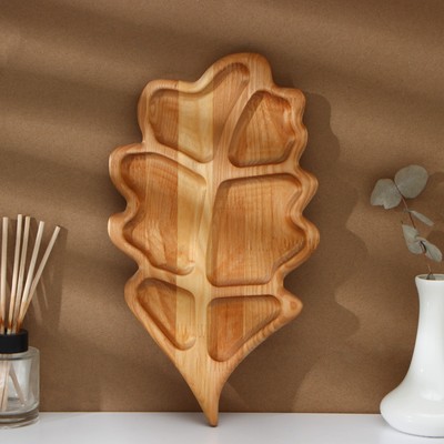 Менажница деревянная авторская Adelica «Дубовый лист», 35×20×1.8 см, пропитана минеральным маслом, берёза