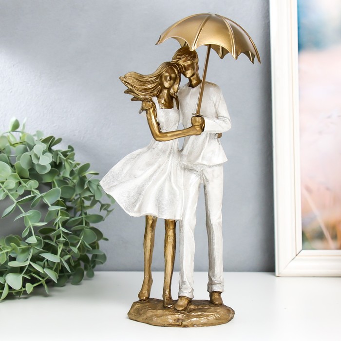 Сувенир полистоун "Влюблённая пара под зонтом на ветру" 8х12,5х25,5 см - Фото 1