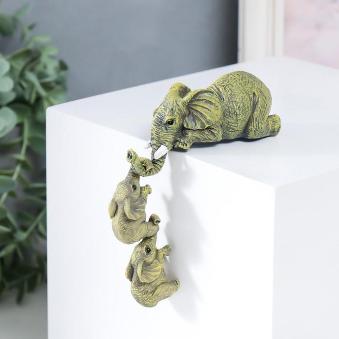 Сувенир полистоун "Слониха с двумя слонятами - подъём" 10х3,8х4 см - Фото 1