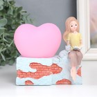 Сувенир полистоун свет "Девчонка на крыше с котёнком и сердцем" МИКС 11х5,5х11 см - фото 27140208