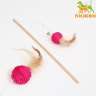 Дразнилка "Сизалевый шар" с перьями и бубенчиком, на деревянной ручке, 40 см, розовый шар - фото 319262914