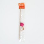Дразнилка "Сизалевый шар" с перьями и бубенчиком, на деревянной ручке, 40 см, розовый шар - фото 6808206